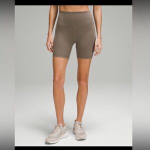 Lulumon size 4 BLACK wunder train 6” Shorts